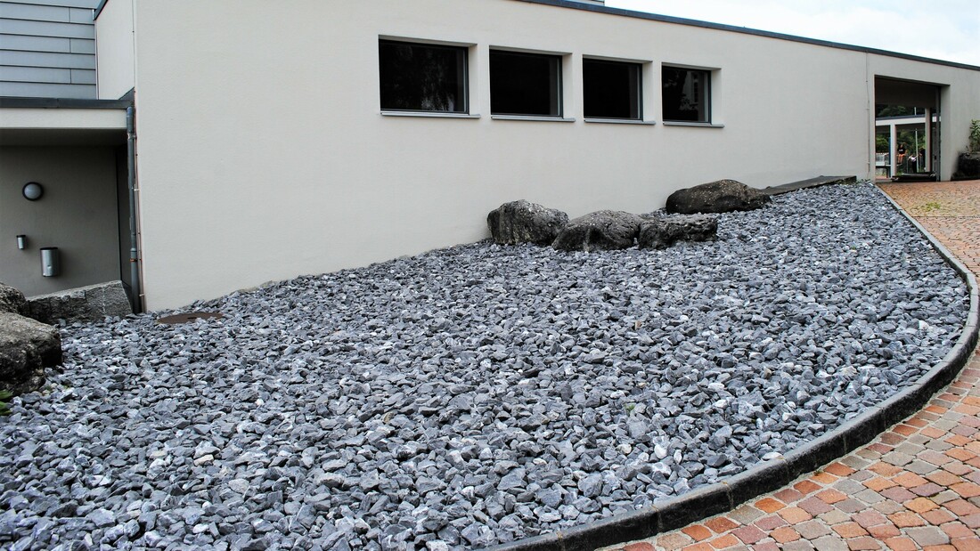 Schul- und Gemeindehaus in Moosleerau im Juli 2022