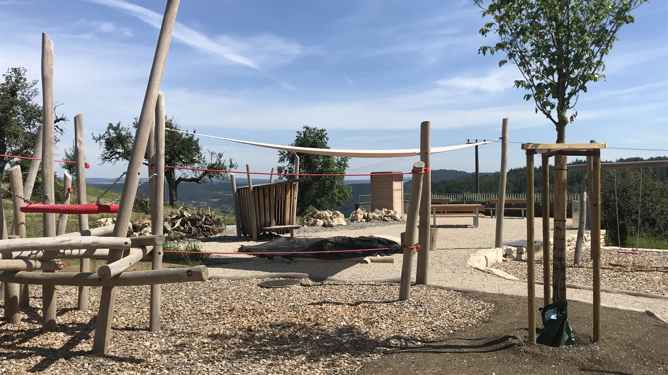 Kinderspielplatz bei der Feuerwehrgarage in Baldingen im Juni 2024