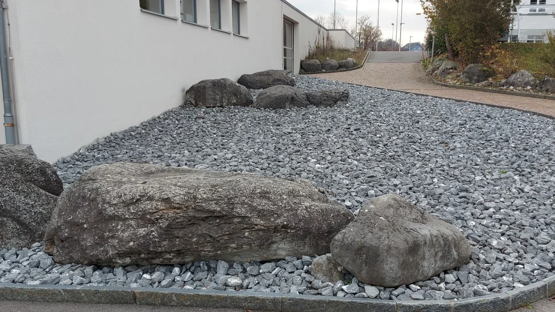 Schul- und Gemeindehaus in Moosleerau im Juli 2020