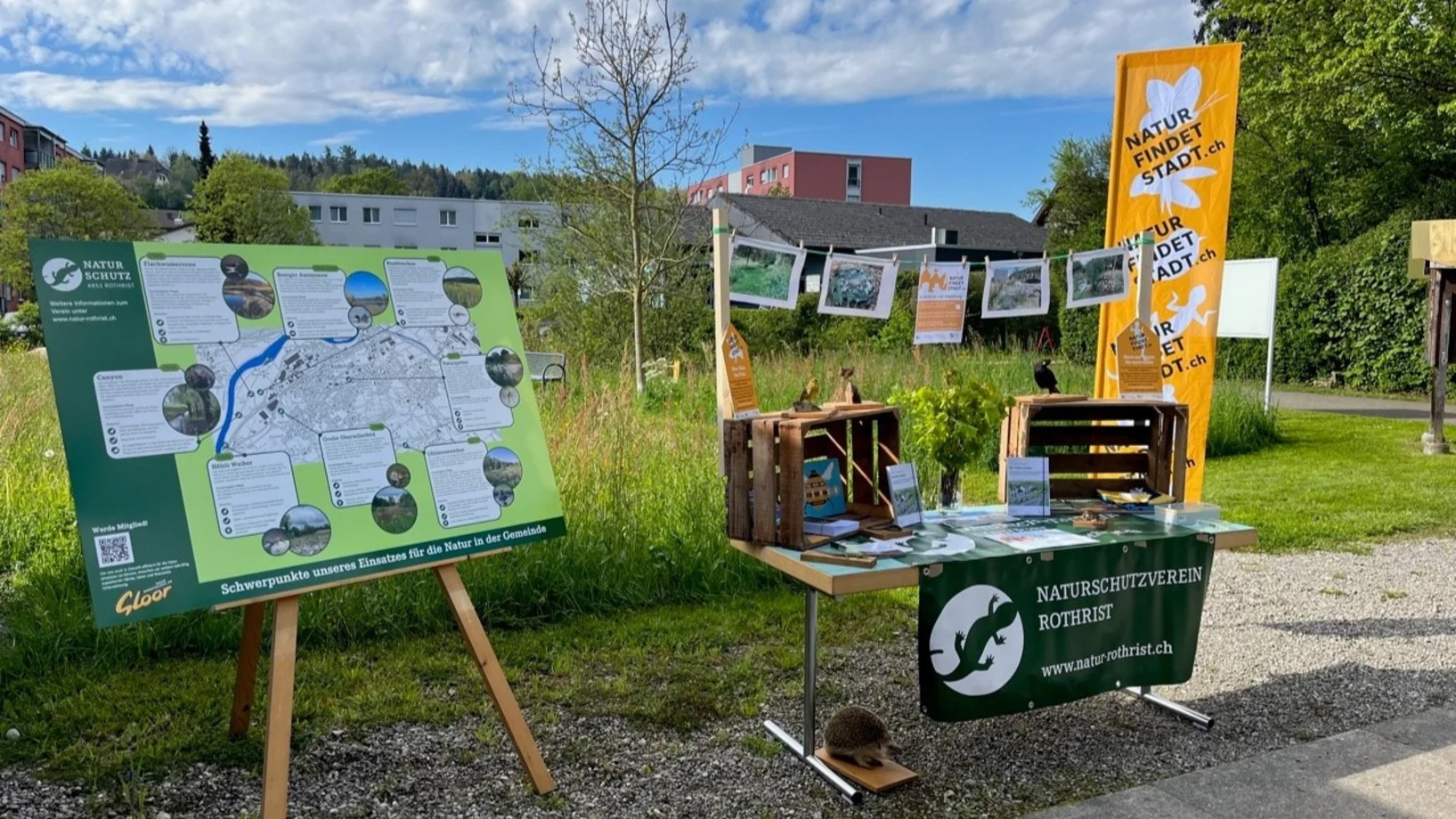 Infostand zum Thema «naturnahe Gartengestaltung» im Rahmen des Anlasses «Frühlingserwachen» in Rothrist
